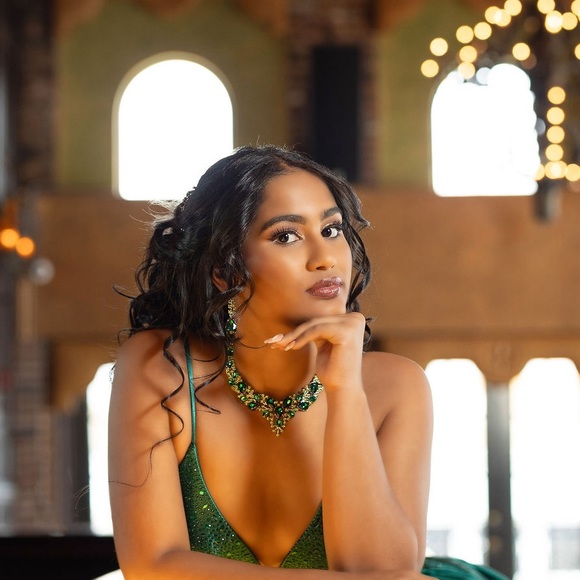 Profile Picture of Zoe Lugo (@zoelugo) on Poshmark