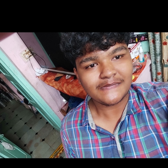Profile Picture of Chintha Vivek (@chinthavivek912) on Poshmark