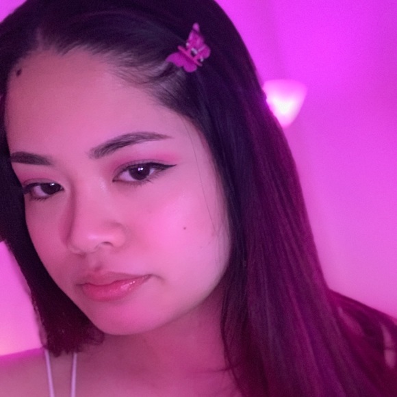 Profile Picture of Kris Nguyen (@ezzykriss) on Poshmark