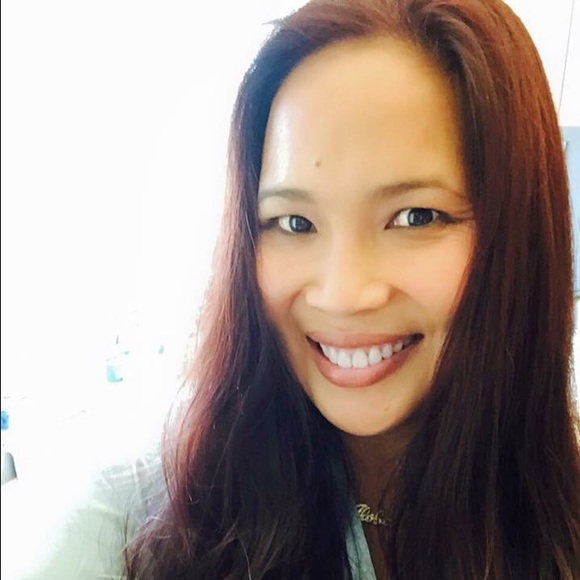 Profile Picture of Nipha Whiteside (@nipha1972) on Poshmark