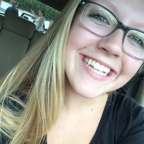 Profile Picture of Monica Elleseg (@melleseg) on Poshmark