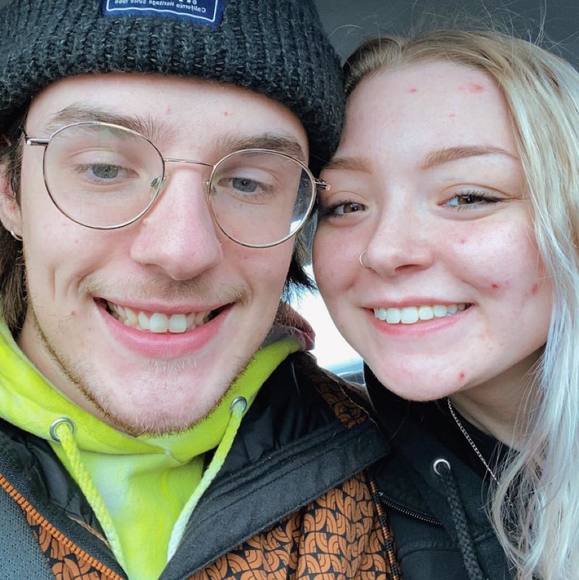 Profile Picture of Rebekah Willsey (@rebekahwillsey) on Poshmark