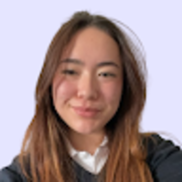 Profile Picture of Simone Kang (@simone194g) on Poshmark