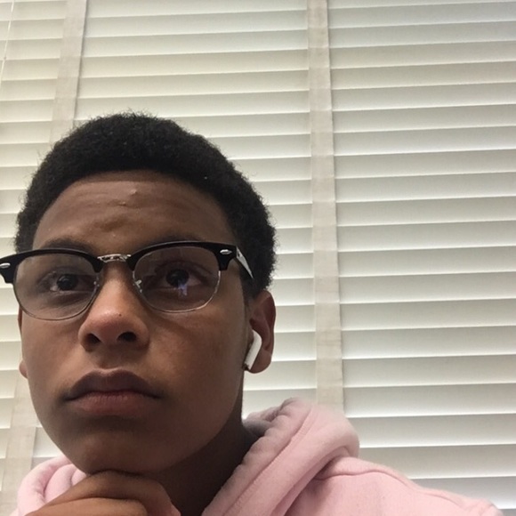 Profile Picture of Scottie Paige (@vicultre) on Poshmark