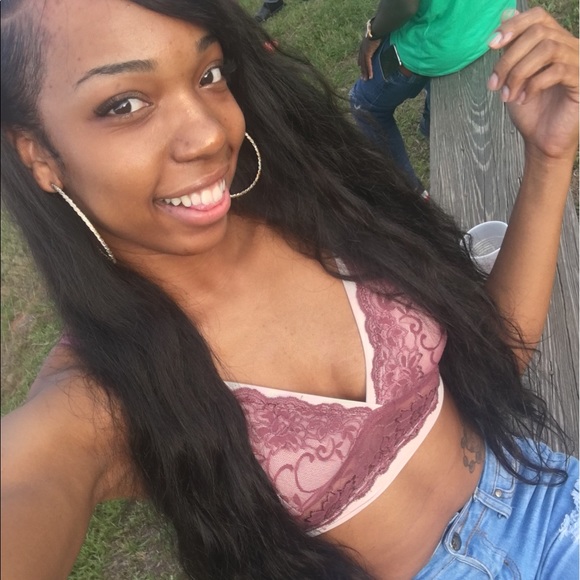 Profile Picture of Breonna Bunkley (@brebunkley) on Poshmark