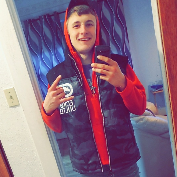 Profile Picture of Trenten Brauer (@tbrauer10) on Poshmark