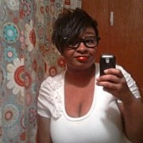 Profile Picture of Jacquetta White (@jacwi) on Poshmark