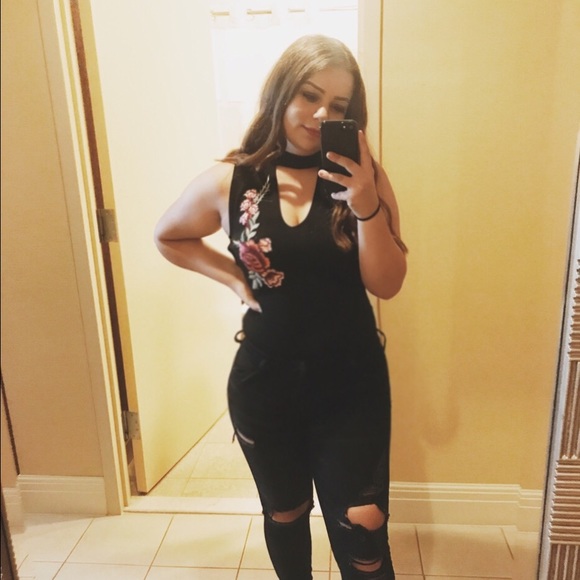 Profile Picture of Vicky Mickelson (@vmick) on Poshmark