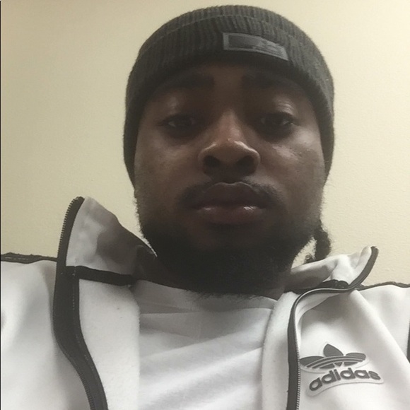 Profile Picture of Devonte Thompson (@vonte340) on Poshmark