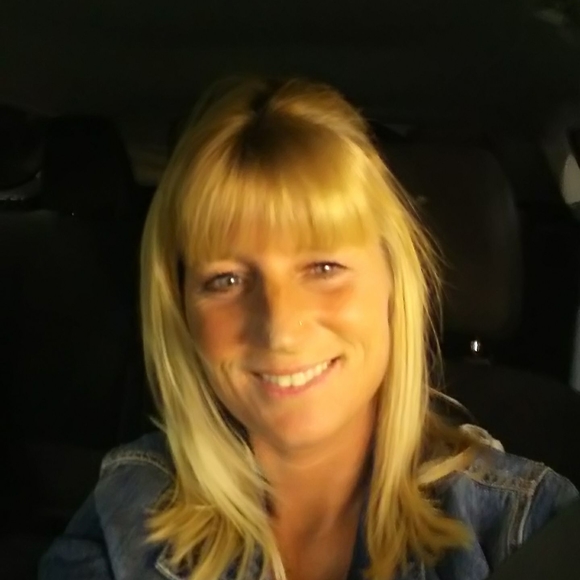 Profile Picture of Karen Sutton kunellis (@karenannk) on Poshmark