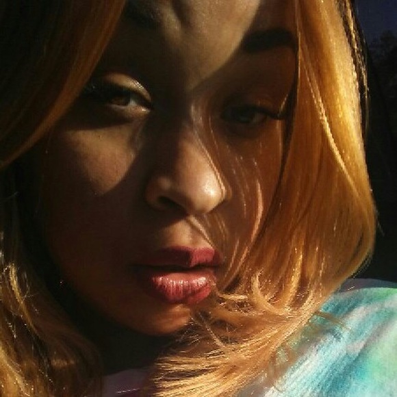 Profile Picture of Shay Neal (@shardayneal) on Poshmark