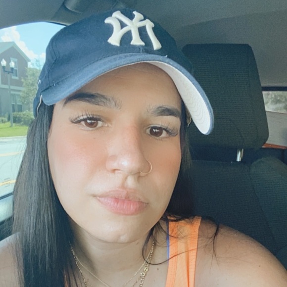 Profile Picture of Isabella Camplone (@isabellaferla2) on Poshmark