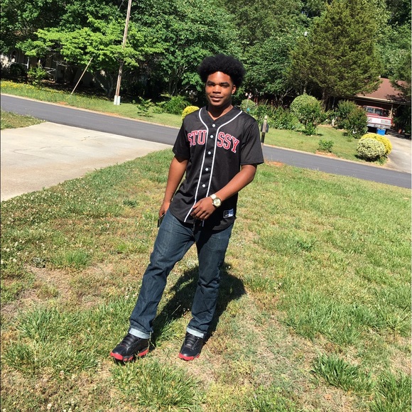 Profile Picture of Quinn Mitchell (@quinn2times) on Poshmark