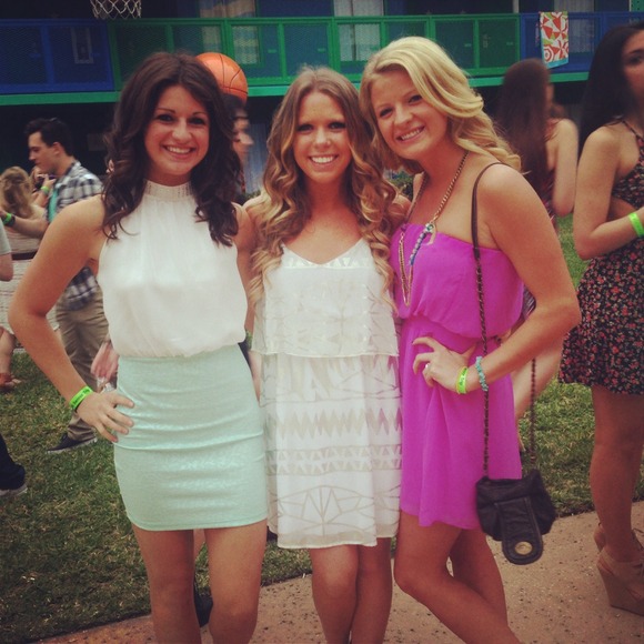Profile Picture of Kelly Giedemann (@kellygiedemann) on Poshmark