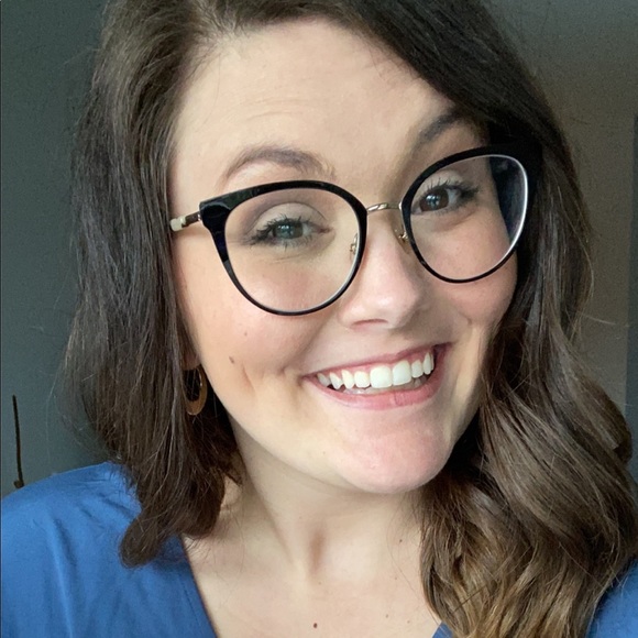 Profile Picture of Meredith Groves (@mgroves8994) on Poshmark