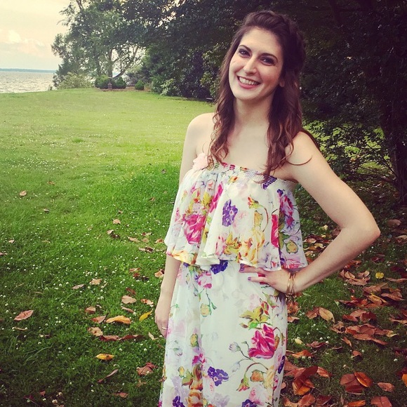 Profile Picture of Sarah Bock (@sarahallisonn) on Poshmark
