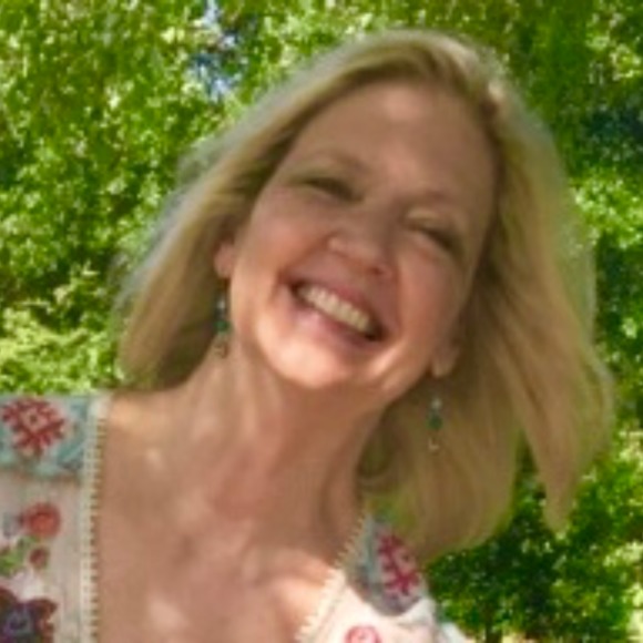 Profile Picture of Gina Wiggins (@gigiwiggi) on Poshmark