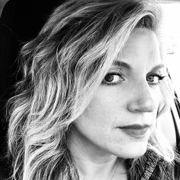 Profile Picture of Joanna Mancuso (@joanna_mancuso) on Poshmark