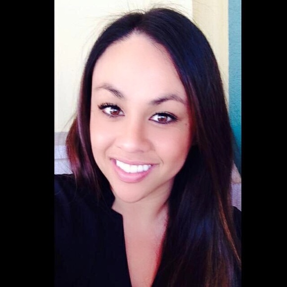 Veronica Cornetta - Poshmark Profile Picture of Veronica Cornetta (@vcornetta) on Poshmark