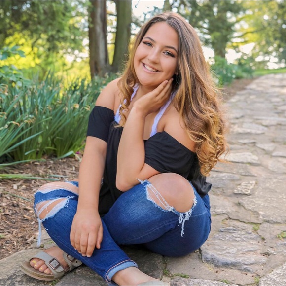 Profile Picture of Emily Kowall (@emilay_) on Poshmark