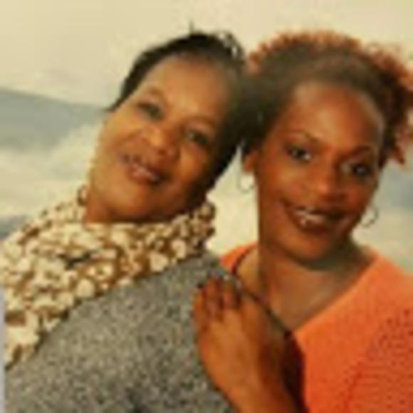 Profile Picture of Pamela Howell (@pamelahowell675) on Poshmark