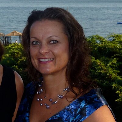 Profile Picture of Mitzi James (@MitziJames1) on Twitter