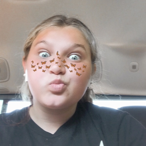Profile Picture of Mackenzie Maneely (@kenzie_lynne6) on Poshmark