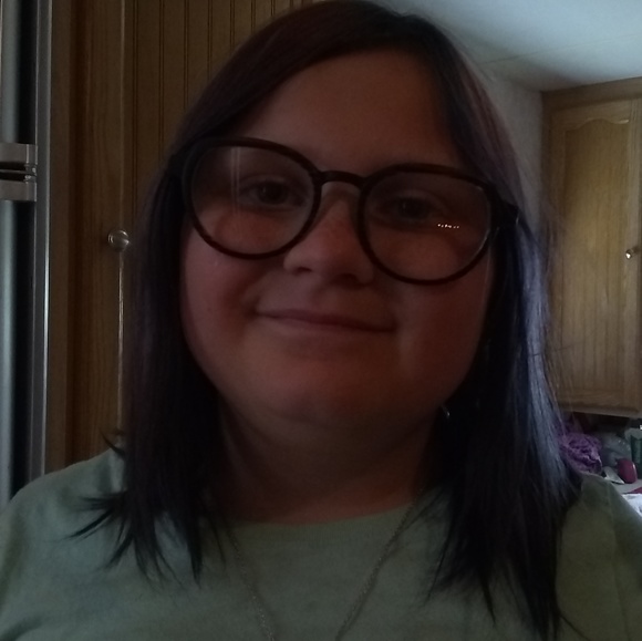 Profile Picture of Sandi Simon (@sandisimon2426) on Poshmark