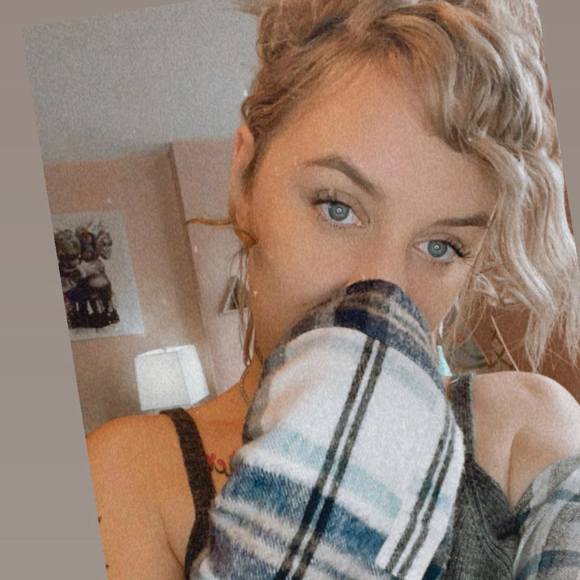 Profile Picture of Samantha Ferelli (@samanthaferelli) on Poshmark