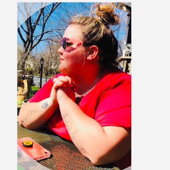Profile Picture of Kara Fatseas (@kmfatseas) on Poshmark
