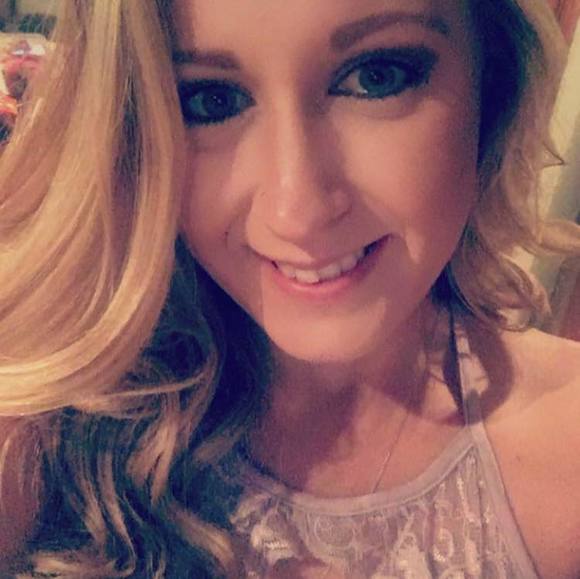 Profile Picture of Crystal Meyer (@crystallmeyerj) on Poshmark