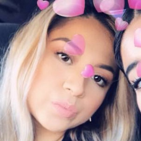 Profile Picture of Eva Zepeda (@zeva2037) on Poshmark