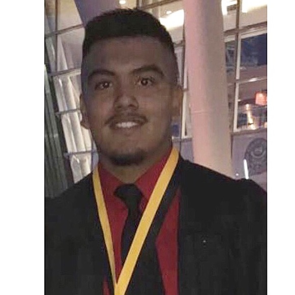 Profile Picture of Mario Mares (@mario7298) on Poshmark