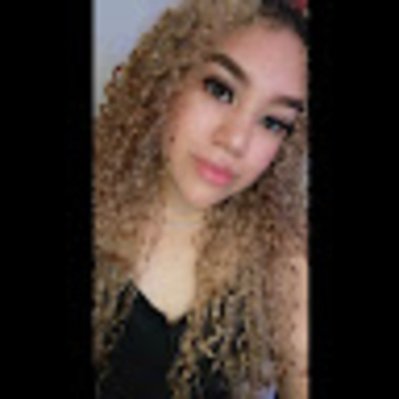 Profile Picture of Kenia Alvarez (@kenia022014) on Poshmark