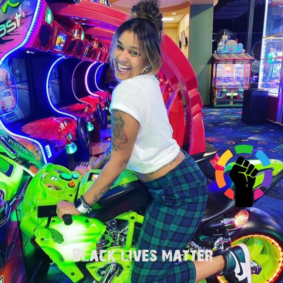 Profile Picture of Libby Milhouse (@curlyhairedgurl) on Poshmark