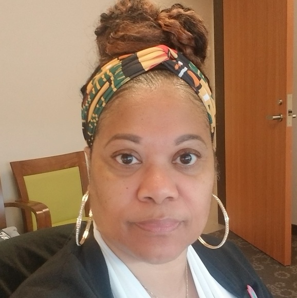 Profile Picture of Carla Moses (@clmoses92) on Poshmark