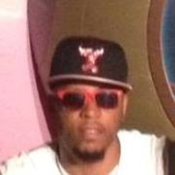 Profile Picture of Frank Allen (@franalle) on Poshmark