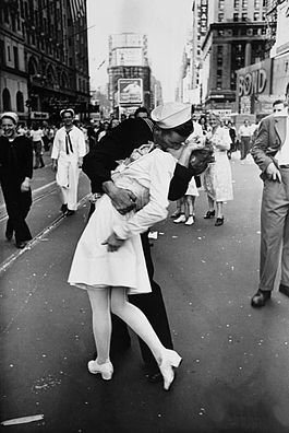 Profile Picture of V-J Day in Times Squareon Wikipedia