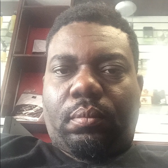 Profile Picture of Jores Dumerand (@joresdumerand) on Poshmark