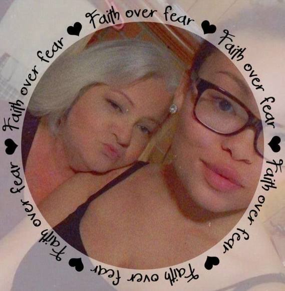 Profile Picture of Kimberly Larkins kuhlman (@sniglette) on Poshmark