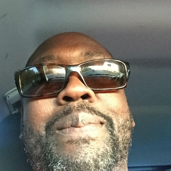 Profile Picture of Kevin Goolsby (@kevingoolsby) on Poshmark