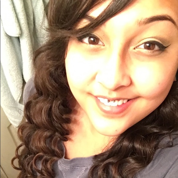 Profile Picture of Olivia Klevgard (@klevgardom) on Poshmark