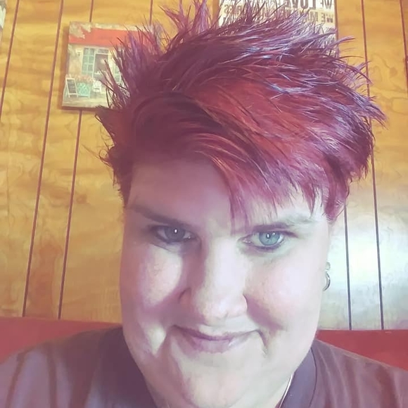 Profile Picture of Gwen Crawford (@gwencrawford71) on Poshmark