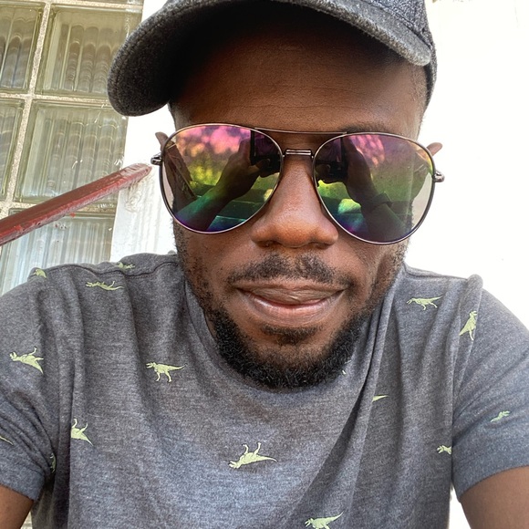 Profile Picture of Charlton Gritten (@charltongritten) on Poshmark