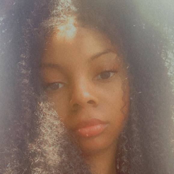 Profile Picture of Danielle Renee (@daniesthetician) on Poshmark