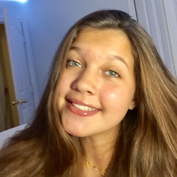 Profile Picture of Kylee Mascetta (@kkmascetta2007) on Poshmark