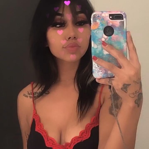 Profile Picture of Devina Dominguez (@bena1997) on Poshmark