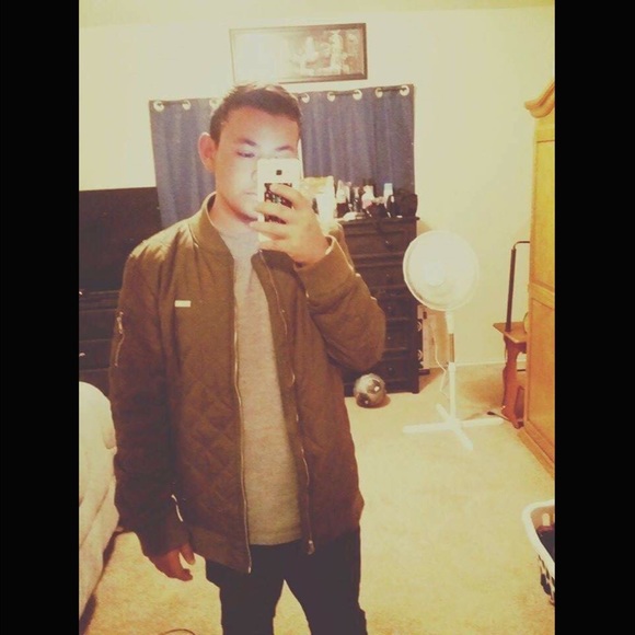 Profile Picture of Michael Perez (@michaeeel) on Poshmark