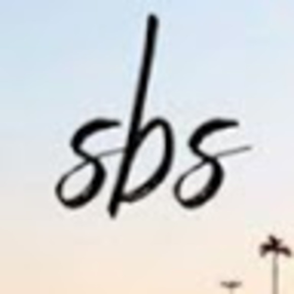 Profile Picture of Amanda Barrette (@amanda_barrette) on Poshmark