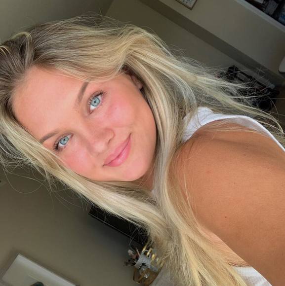 Profile Picture of Cassidy Boyer (@cassidy387) on Poshmark